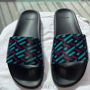 VERSACE
Sandals